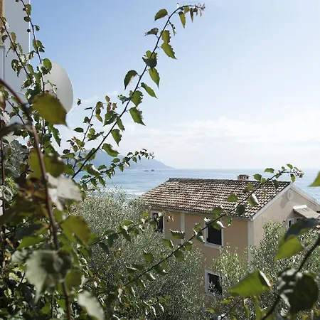 アパート Homes Corfu グリファダ